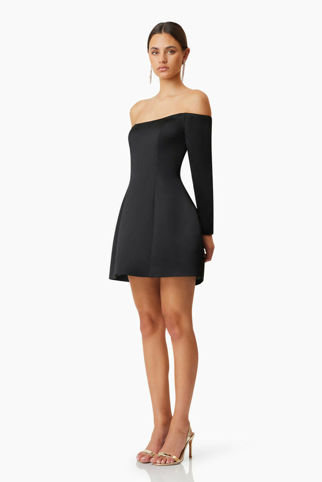 EC1082341_BLACK_2_700x