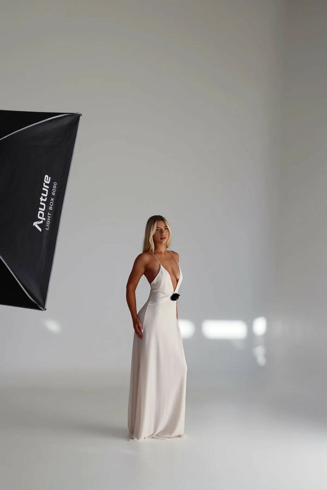 Helsa Sheer Deep V Maxi Ivory - 8 / White - Dresses