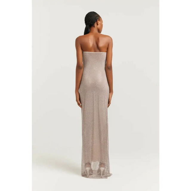 1217-Henne_20.07.23_ECOM_1873_768x