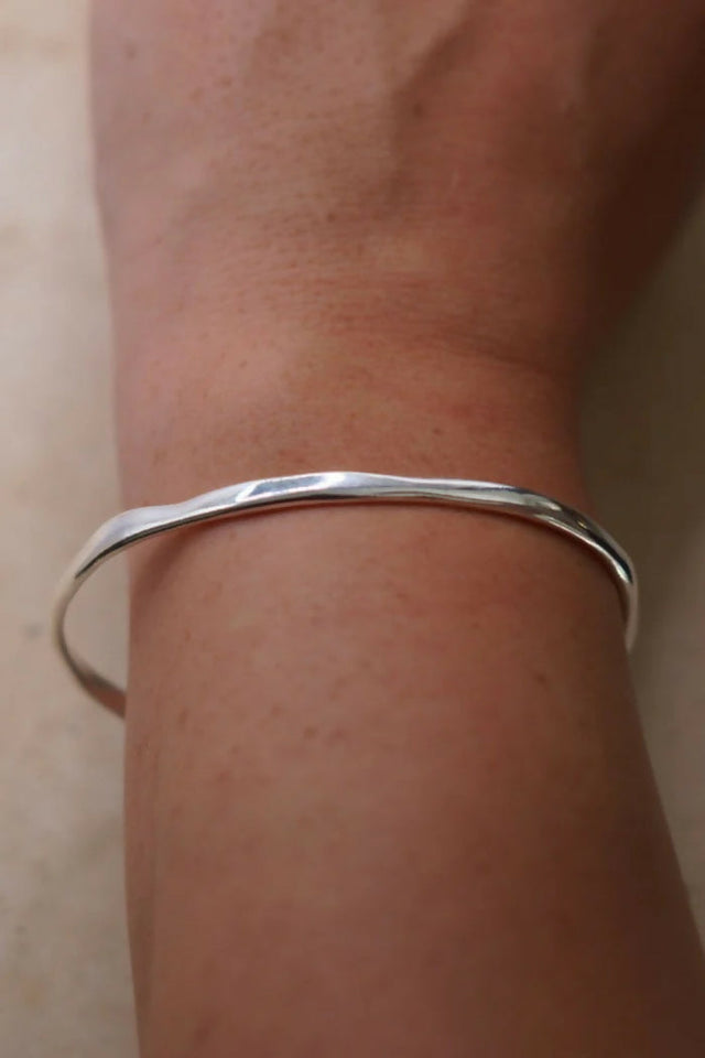 THEELLIOTTBANGLE1