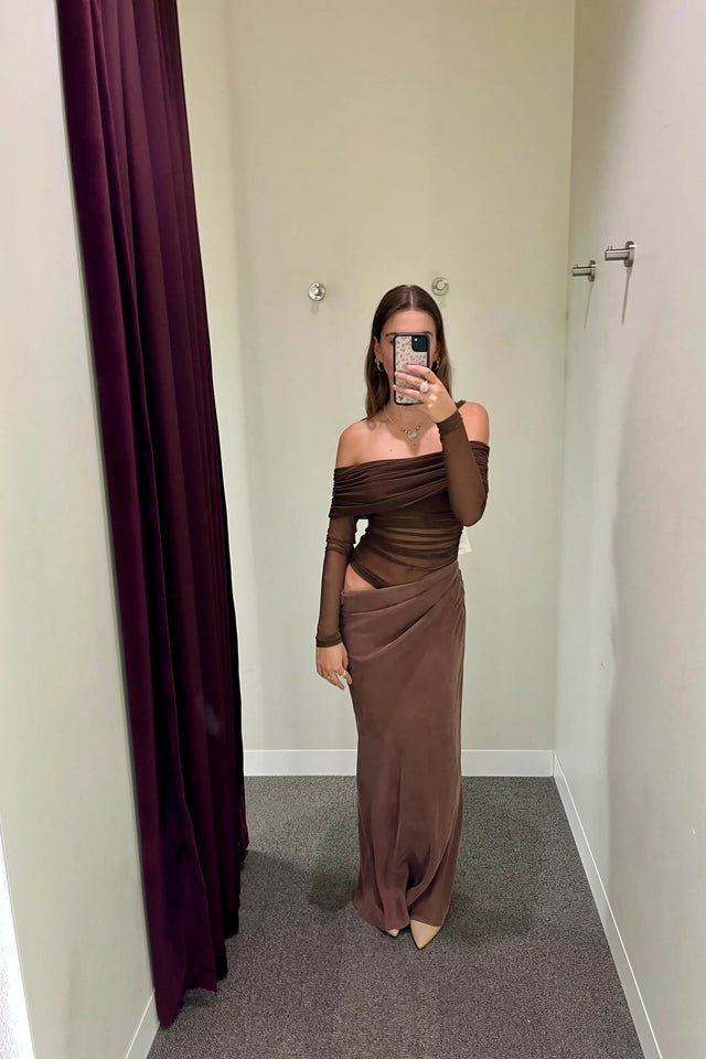 BENNI Yasmin Off Shoulder Dress in Chocolate