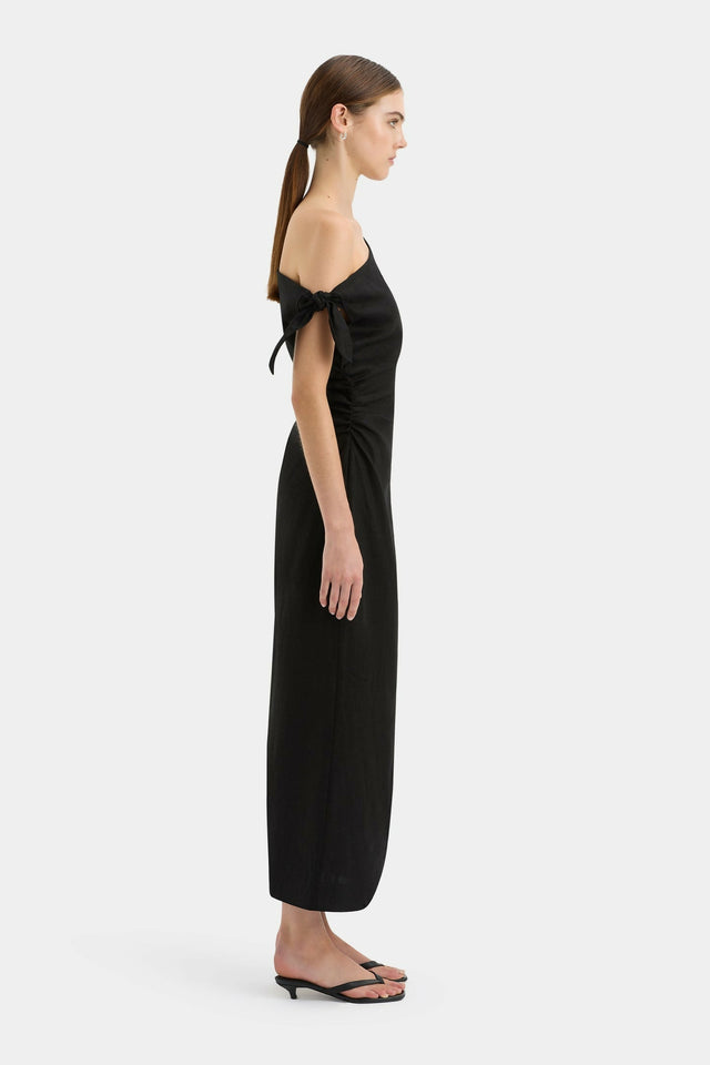 S125-Bettinaoffshoulderblack-24035-SirTheLabel-0105_1440x