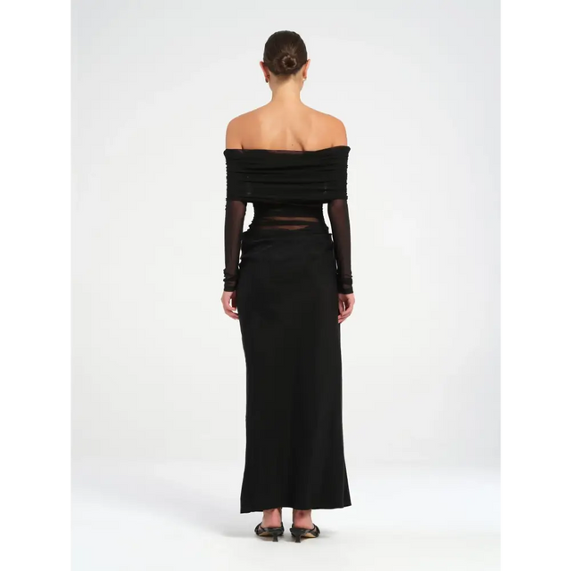 BEN135-1-WEBRES_1720x2284_WhynterVanRavenstein_YasminOff-ShoulderMaxiDress_Black-3