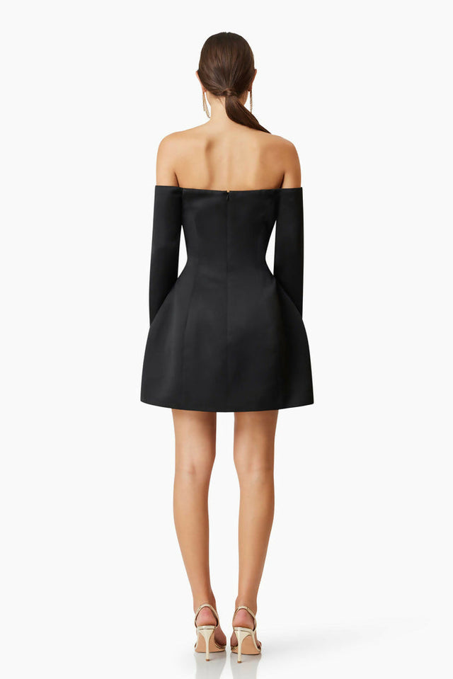EC1082341_BLACK_4_700x