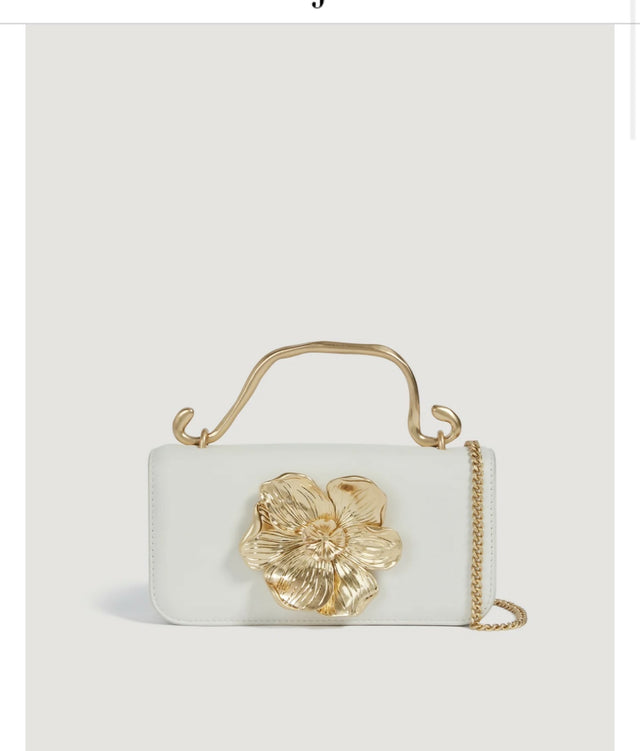 Alessia flower clutch