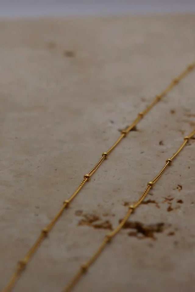 GOLDIEBALLCHAINNECKLACE1