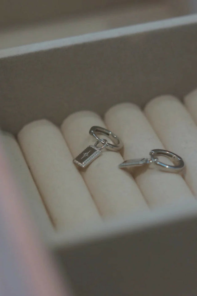 MatildaHoop-WhiteGold2