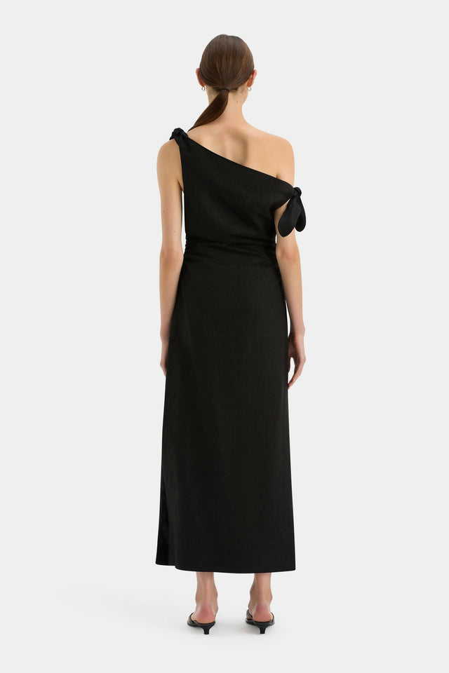 S125-Bettinaoffshoulderblack-24035-SirTheLabel-0107_1440x