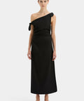 S125-Bettinaoffshoulderblack-24035-SirTheLabel-0102_1440x
