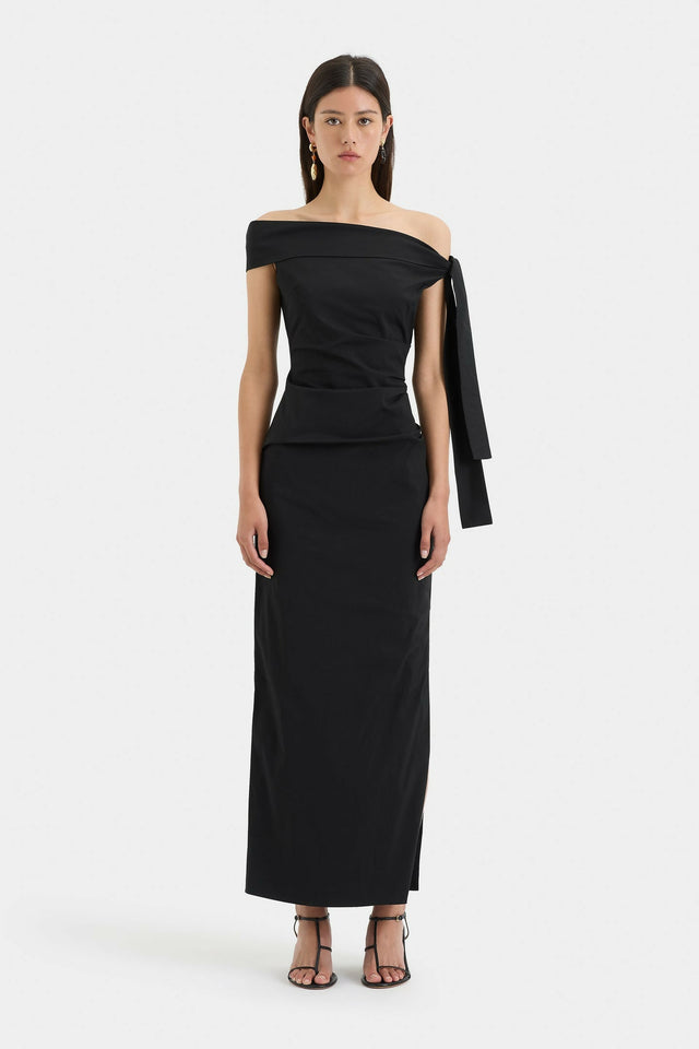 S41-SIR424-1101_DAHALIA_GOWN_BLACK-24567-SirTheLabel-0279_1440x