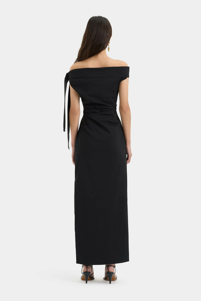 S41-SIR424-1101_DAHALIA_GOWN_BLACK-24567-SirTheLabel-0287_1440x