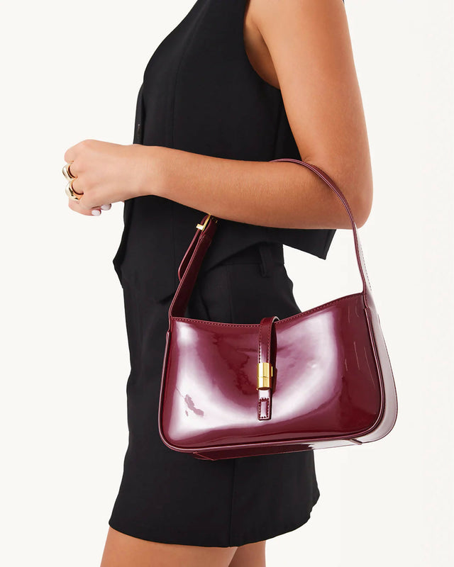 CLARASHOULDERBAG-CHERRYREDPATENT-1
